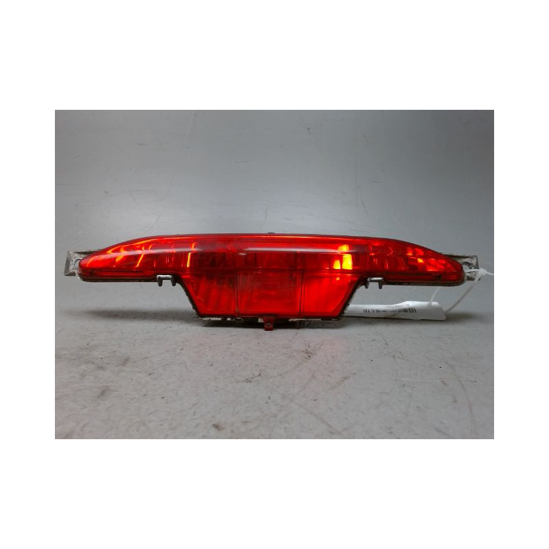 FEU BROUILLARD CENTRAL ARRIERE PEUGEOT 208