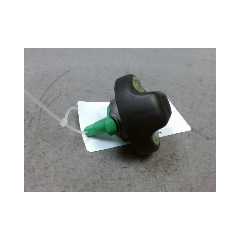 BOUCHON RESERVOIR A CARBURANT B.M.W. SERIE 3