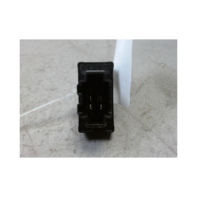 COMMANDE LEVE-GLACE PORTE AVD VOLKSWAGEN UP