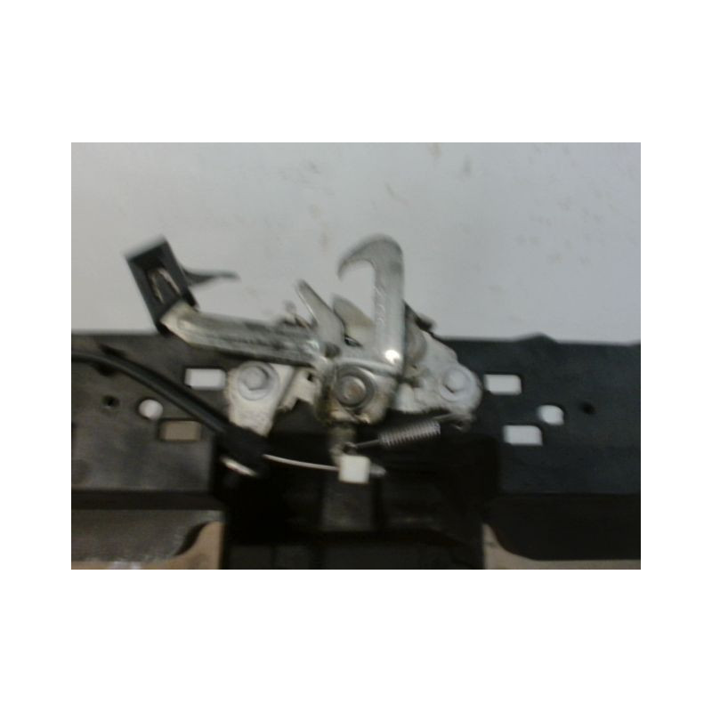 TRAVERSE SUPERIEURE ARMATURE AVANT PEUGEOT 5008