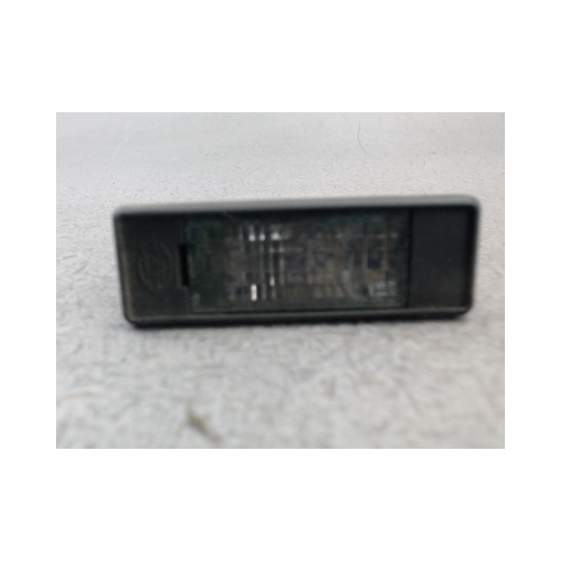 ECLAIREUR PLAQUE DE POLICE DROIT PEUGEOT 307