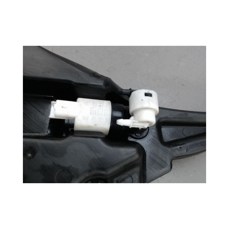 RESERVOIR LAVE-GLACE AVANT PEUGEOT 308