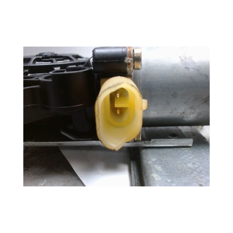 MECANISME+MOTEUR LEVE-GLACE AVANT DROIT TOYOTA AVENSIS -2000