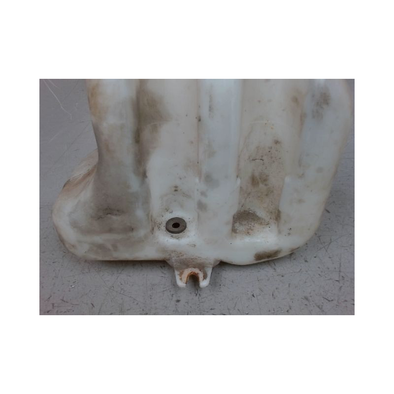 RESERVOIR LAVE-GLACE AVANT IVECO 35C12