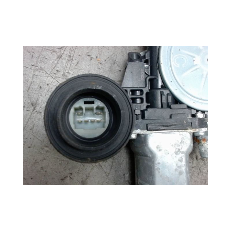MECANISME+MOTEUR LEVE-GLACE AVANT GAUCHE SUZUKI SWIFT -03/05