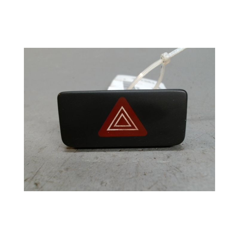 BOUTON DE WARNING NISSAN PIXO