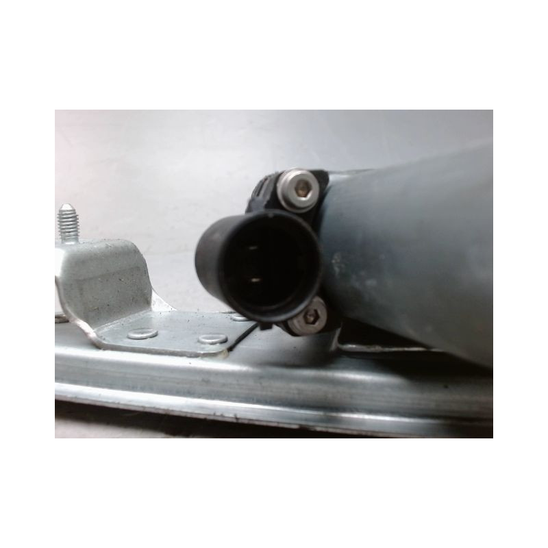 MECANISME+MOTEUR LEVE-GLACE ARRIERE DROIT DACIA DUSTER