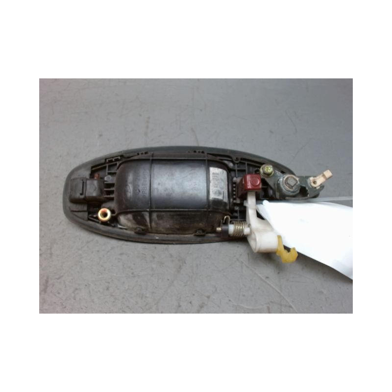 POIGNEE EXTERIEURE PORTE AVANT GAUCHE HYUNDAI SANTA FE 4X4 -00