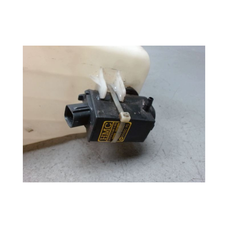 RESERVOIR LAVE-GLACE AVANT HYUNDAI SANTA FE 4X4 -00