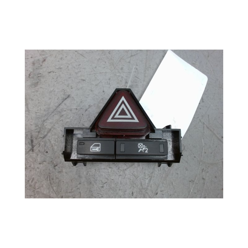 BOUTON DE WARNING OPEL CORSA
