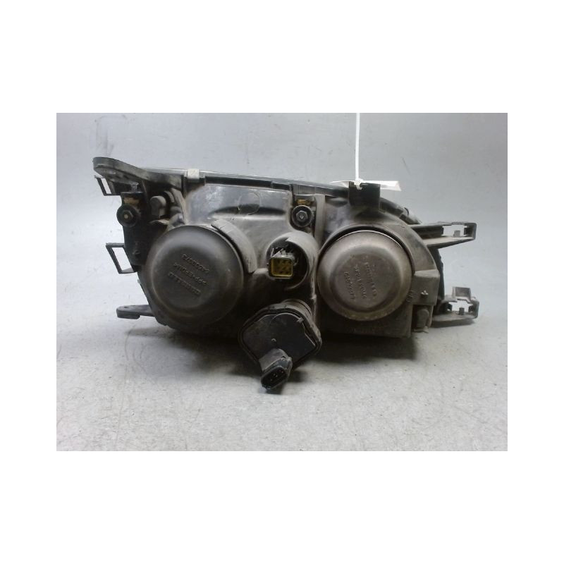 PHARE GAUCHE TOYOTA AVENSIS -2000