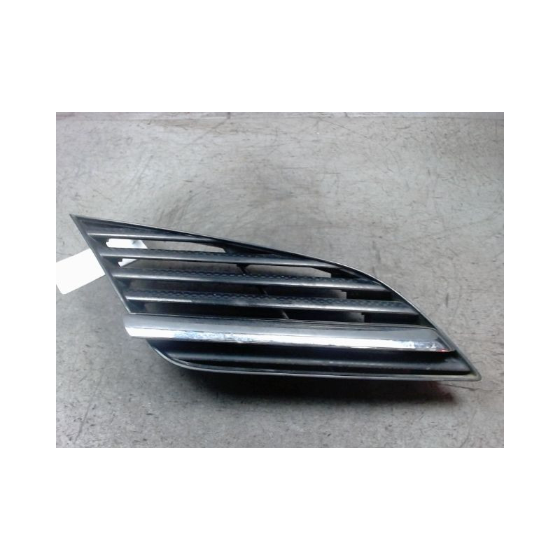 GRILLE CALANDRE DROIT NISSAN PRIMERA 2002-