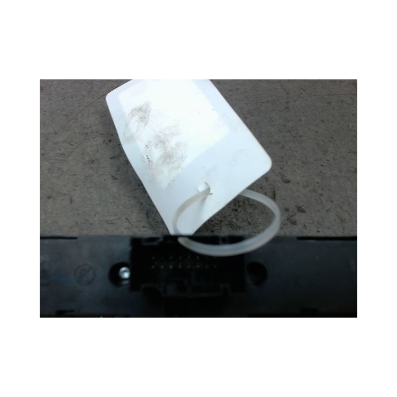 BOUTON DE WARNING OPEL ZAFIRA 2005-