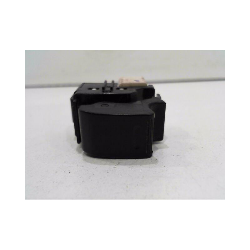 COMMANDE LEVE-GLACE PORTE AVD TOYOTA YARIS