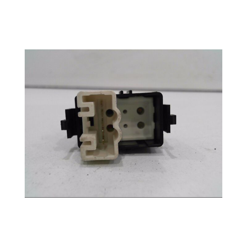 COMMANDE LEVE-GLACE PORTE AVD TOYOTA YARIS