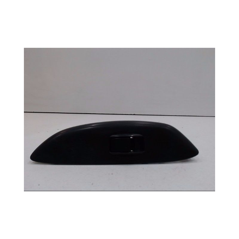 COMMANDE LEVE-GLACE PORTE AVD TOYOTA YARIS