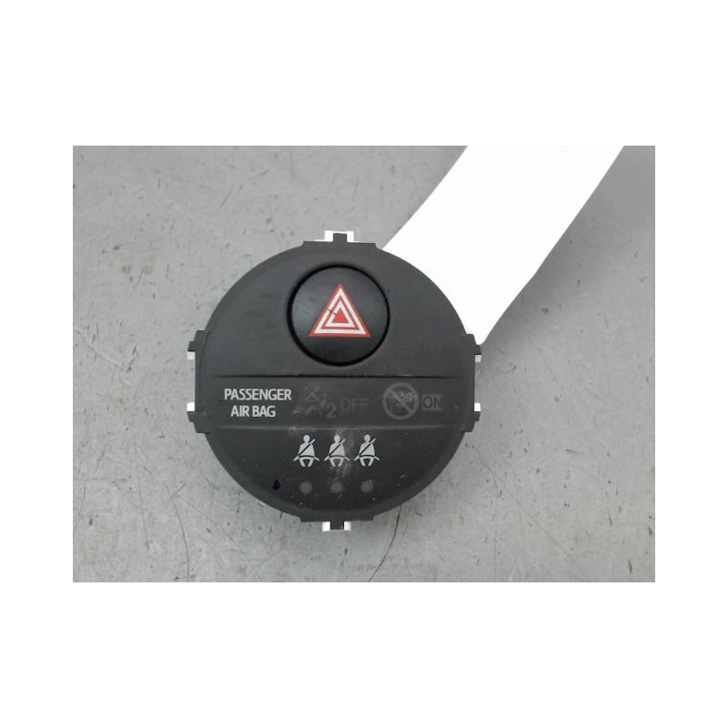 BOUTON DE WARNING TOYOTA YARIS 2005-