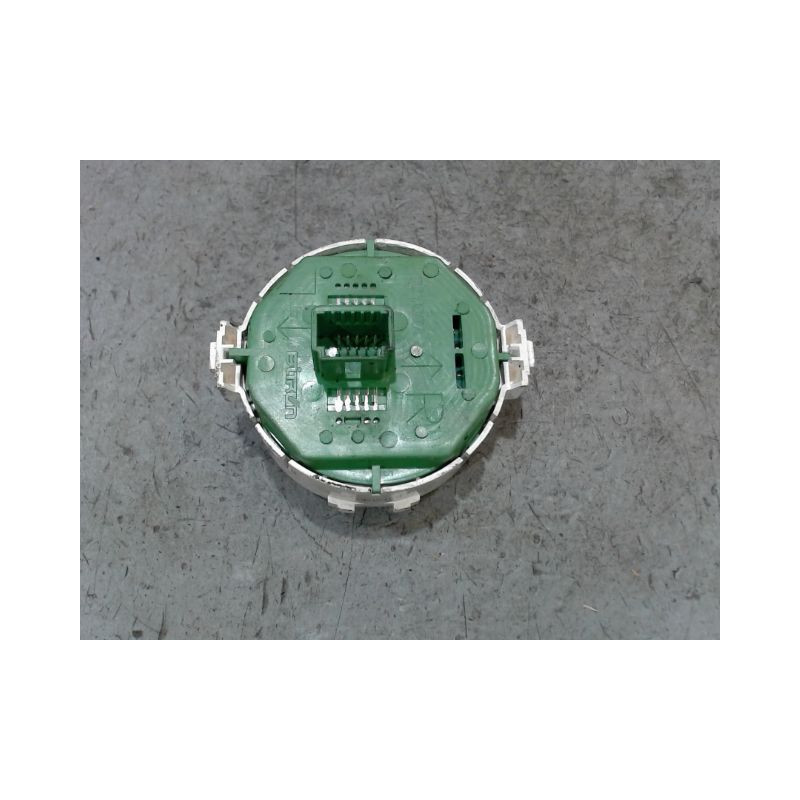 BOUTON DE WARNING TOYOTA YARIS