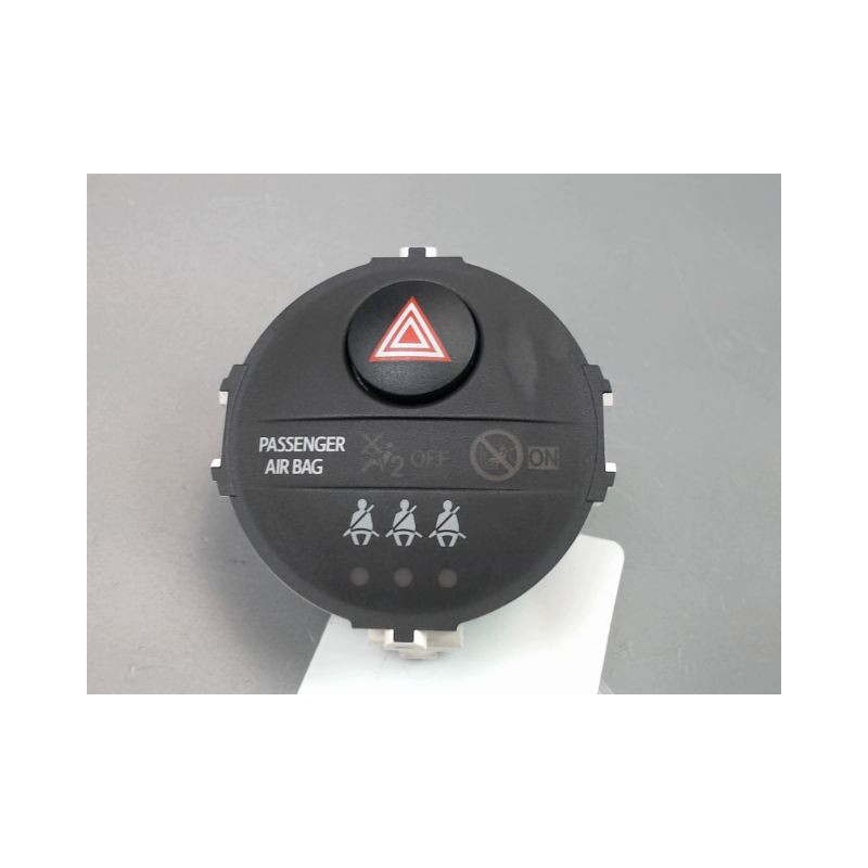 BOUTON DE WARNING TOYOTA YARIS 2005-