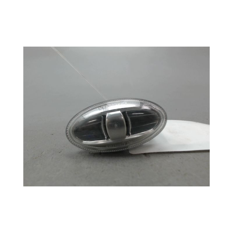 REPETITEUR AILE GAUCHE PEUGEOT 108