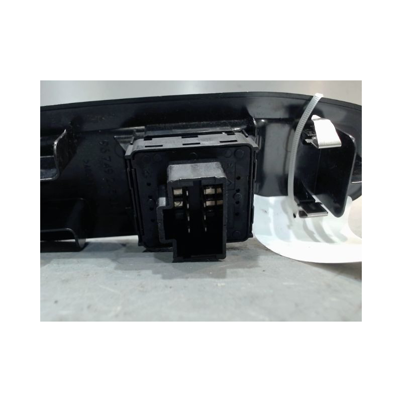 COMMANDE LEVE-GLACE PORTE AVG PEUGEOT 208