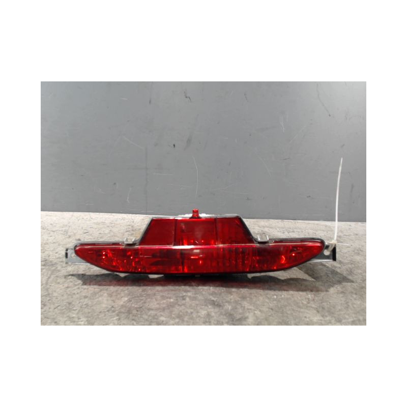 FEU BROUILLARD CENTRAL ARRIERE PEUGEOT 208