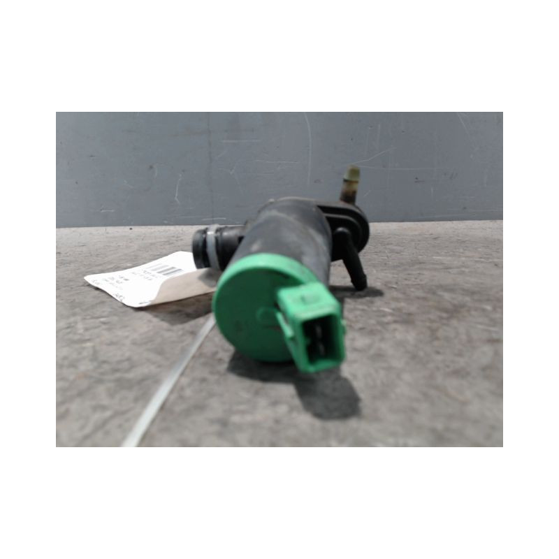 POMPE LAVE-GLACE AVANT CITROEN SAXO -99