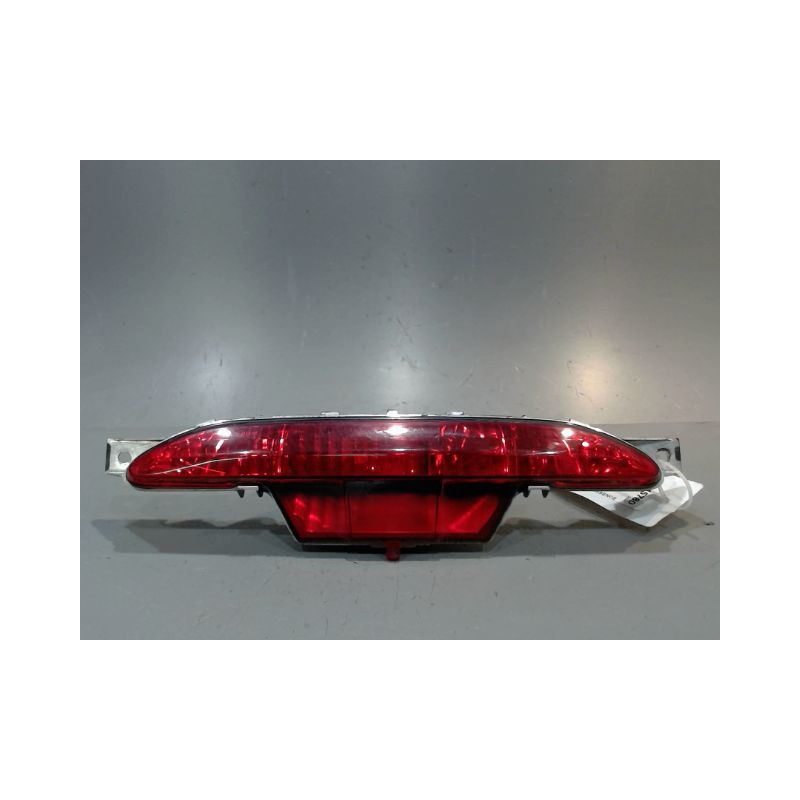 FEU BROUILLARD CENTRAL ARRIERE PEUGEOT 208