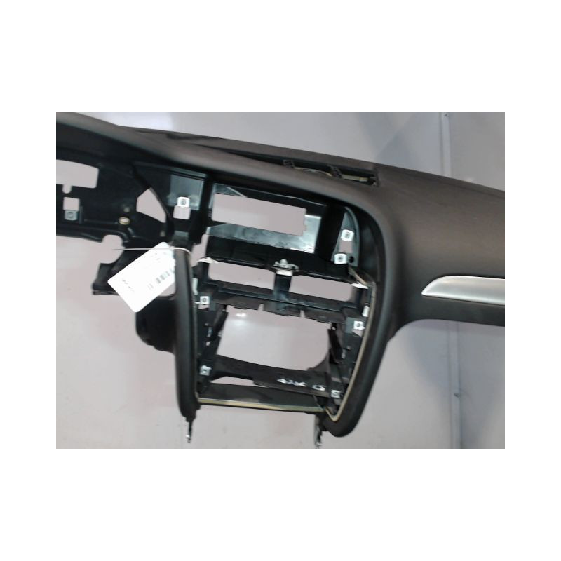 PLANCHE DE BORD  AUDI A4