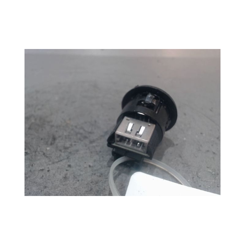 PORT USB/AUX PEUGEOT 208