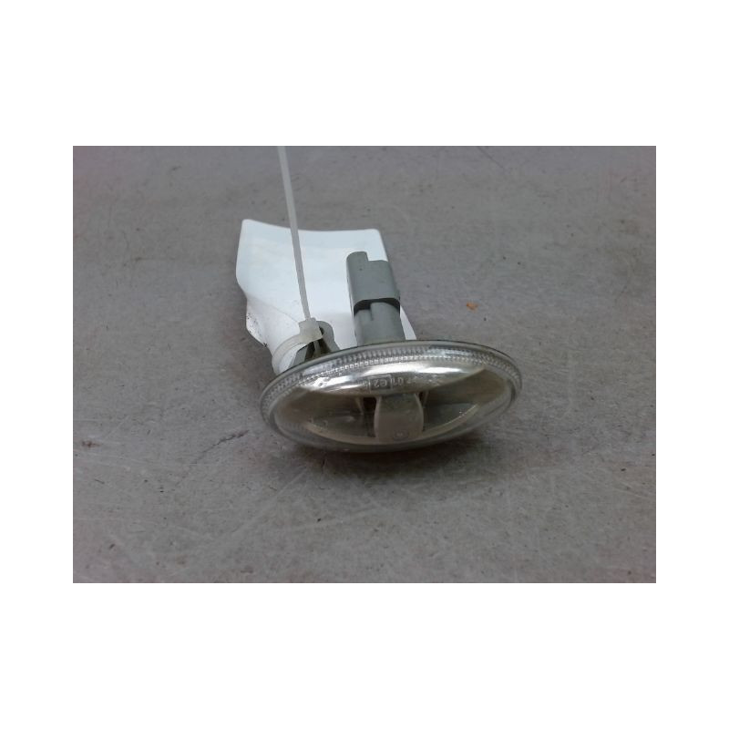 REPETITEUR AILE GAUCHE PEUGEOT 108
