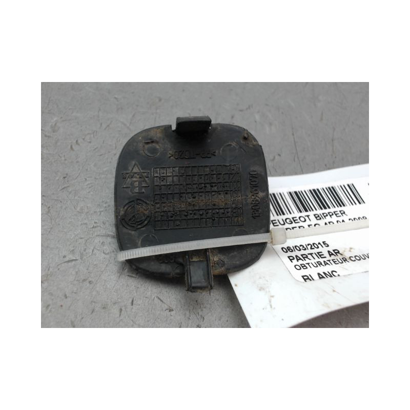OBTURATEUR COUVRE CROCHET DE BOUCLIER AR PEUGEOT BIPPER FG 2008-...