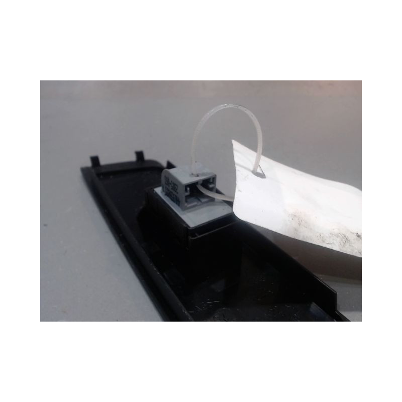 COMMANDE LEVE-GLACE PORTE AVD AUDI A1