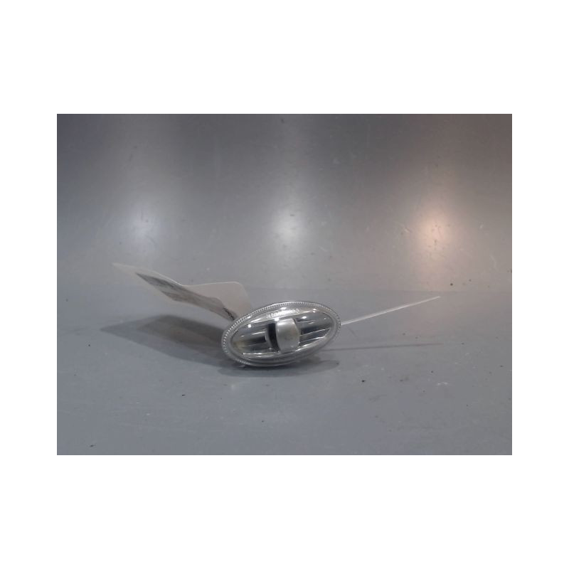 REPETITEUR AILE GAUCHE PEUGEOT 108