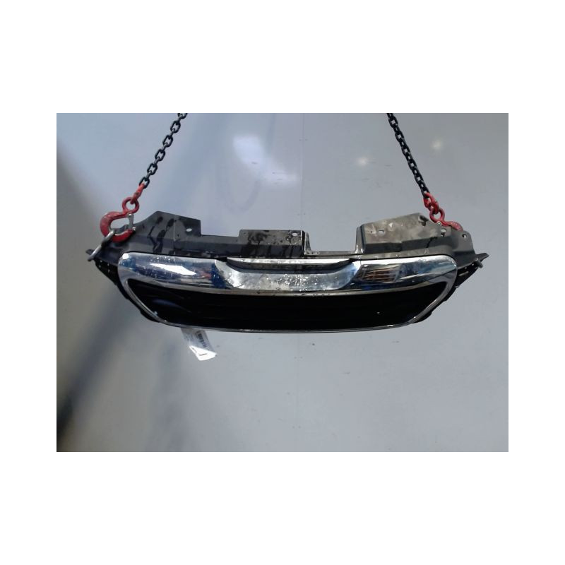 CALANDRE PEUGEOT 108
