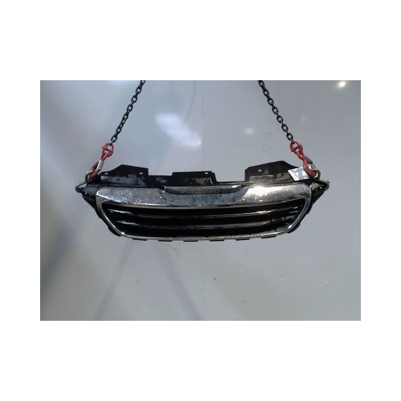 CALANDRE PEUGEOT 108