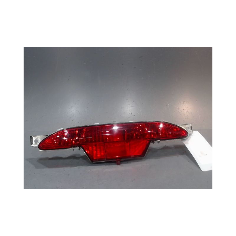 FEU BROUILLARD CENTRAL ARRIERE PEUGEOT 208