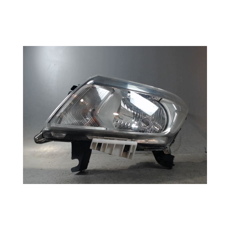 PHARE GAUCHE NISSAN NP300