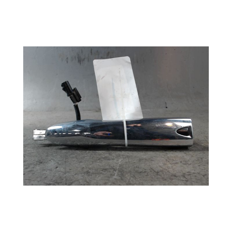 POIGNEE EXTERIEURE PORTE AVANT DROIT NISSAN NP300