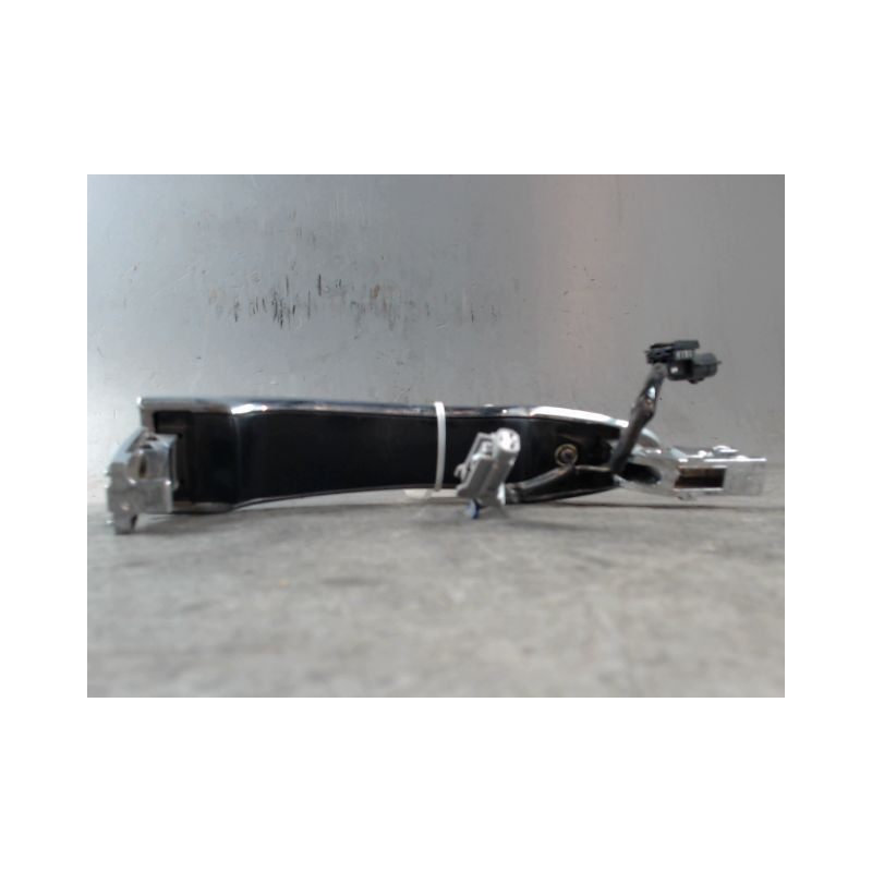 POIGNEE EXTERIEURE PORTE AVANT DROIT NISSAN NP300