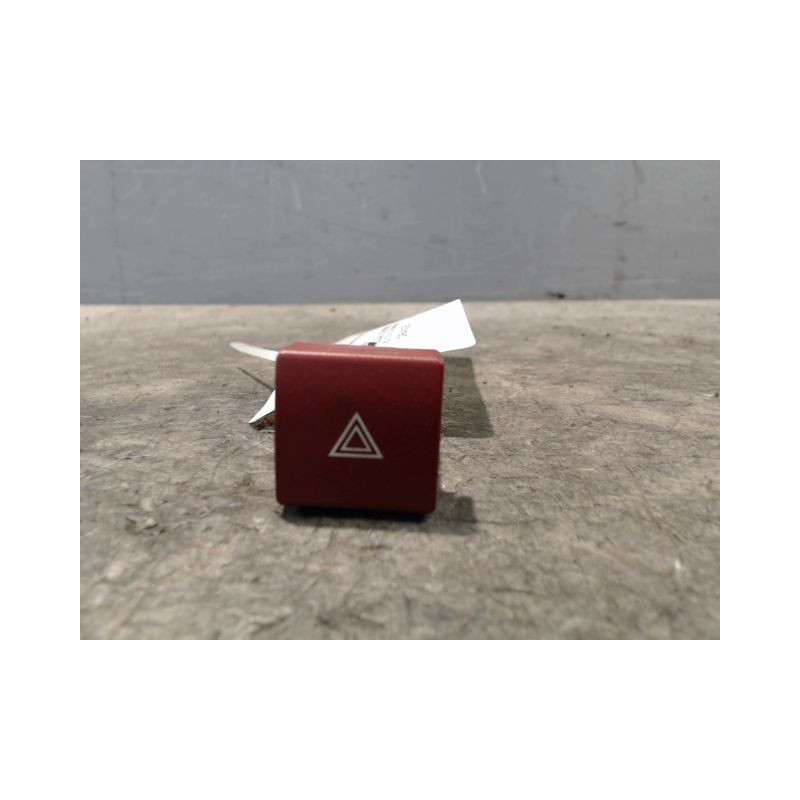 BOUTON DE WARNING PEUGEOT PARTNER TEPEE 2008-