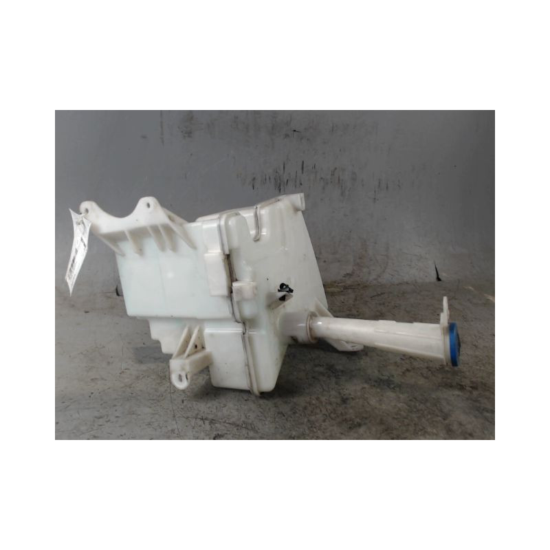 RESERVOIR LAVE-GLACE AVANT TOYOTA AURIS 2010-