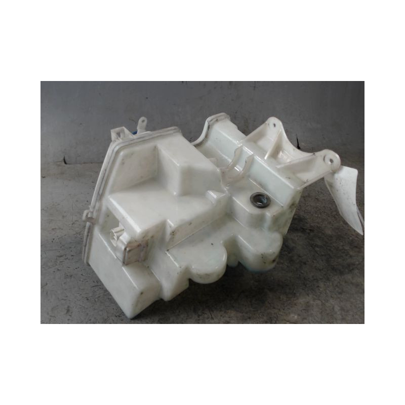 RESERVOIR LAVE-GLACE AVANT TOYOTA AURIS 2010-