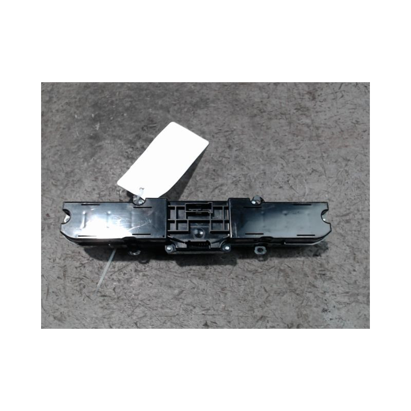 BOUTON DE WARNING MERCEDES VITO FOURGON LONG 2003-