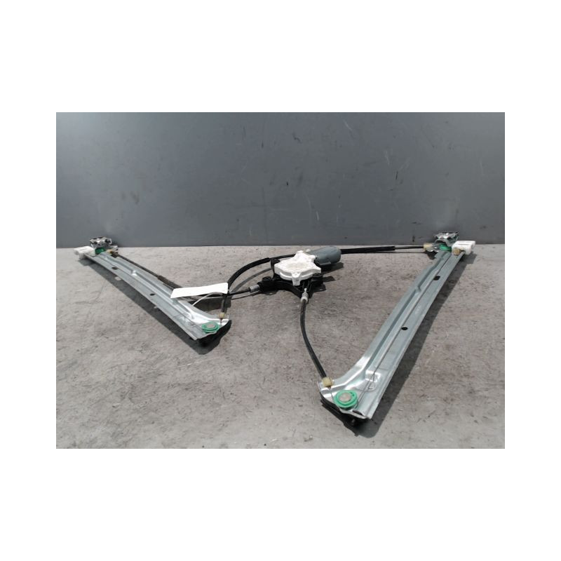 MECANISME+MOTEUR LEVE-GLACE AVANT DROIT MERCEDES VITO FOURGON LONG 2003-