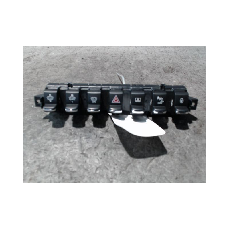 BOUTON DE WARNING PEUGEOT 3008 2009-