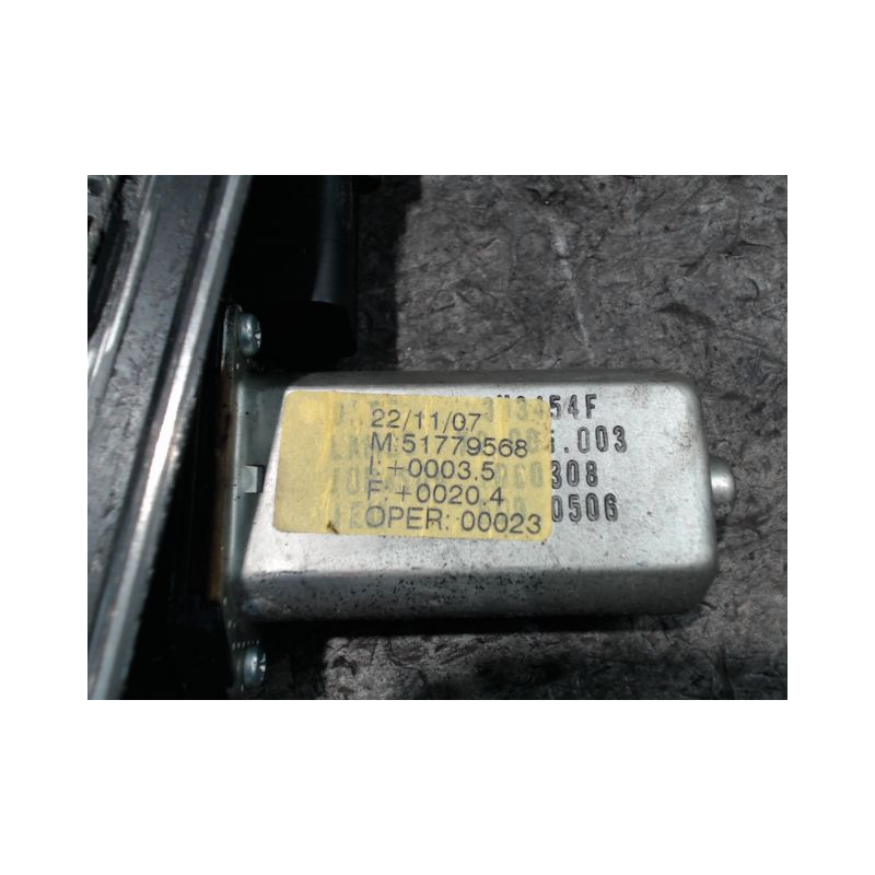 MECANISME+MOTEUR LEVE-GLACE AVANT DROIT FIAT BRAVO 2007-