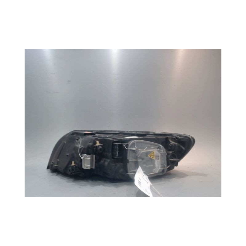 PHARE DROIT VOLVO V50