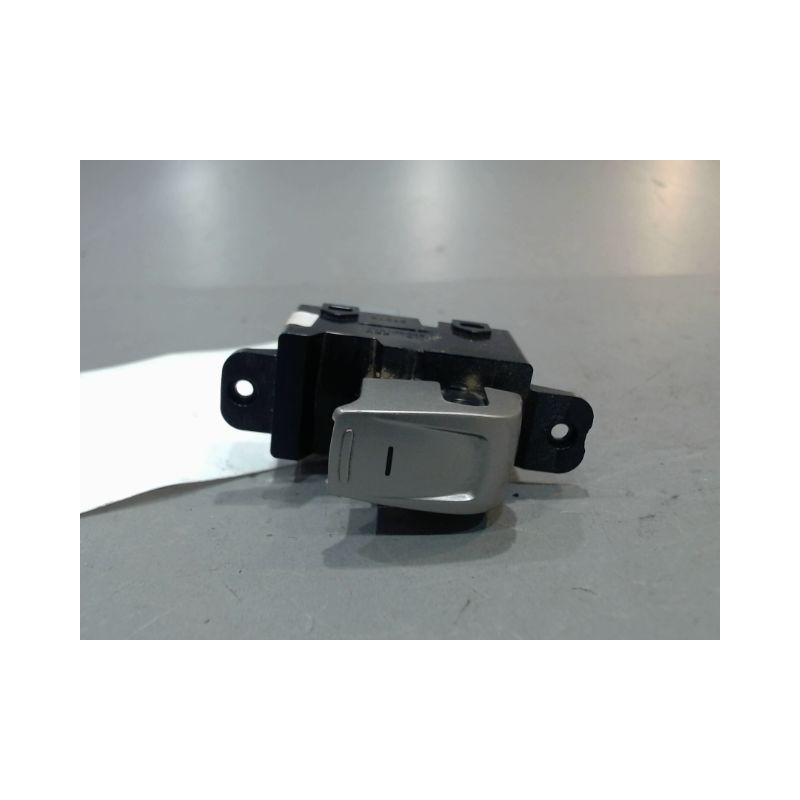 COMMANDE LEVE-GLACE PORTE AVD SSANGYONG TIVOLI