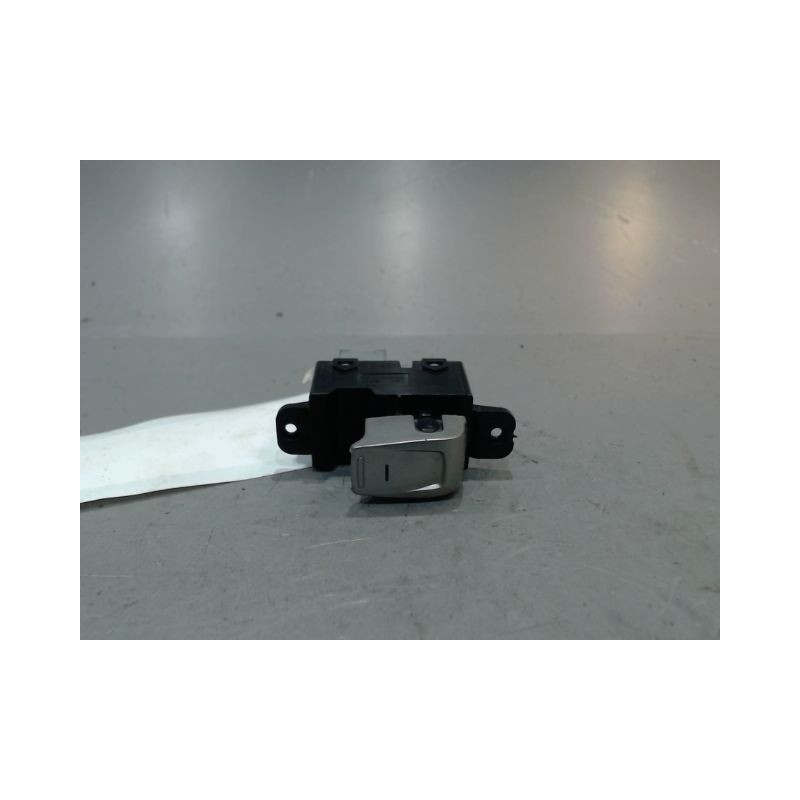 COMMANDE LEVE-GLACE PORTE ARD SSANGYONG TIVOLI